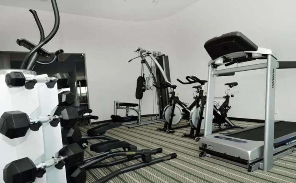 Holiday Villa Hotel & Suites - photo 21