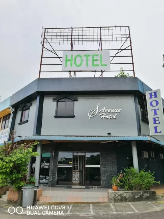 S Avenue Hotel - photo 4