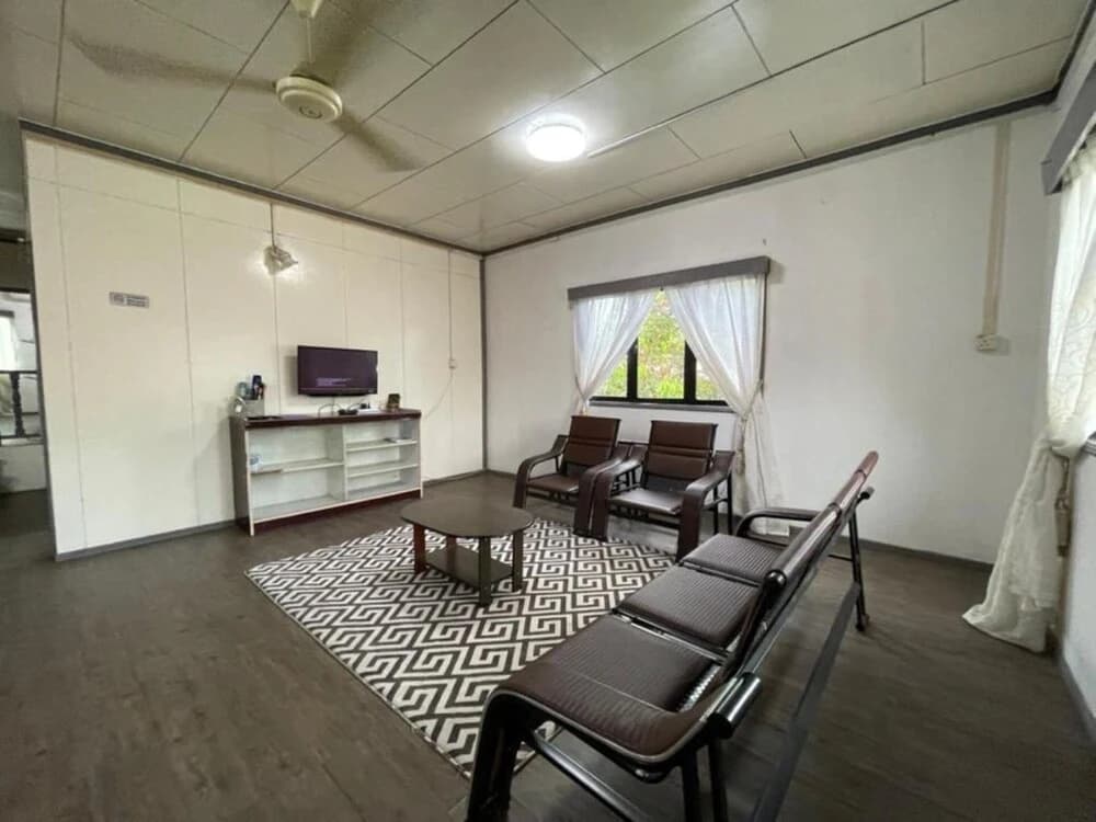 Anique Hoemstay by Oyo Rooms - photo 2