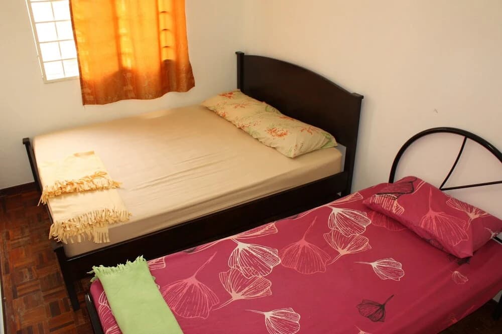 Teratai Homestay Suria Apartment - photo 3
