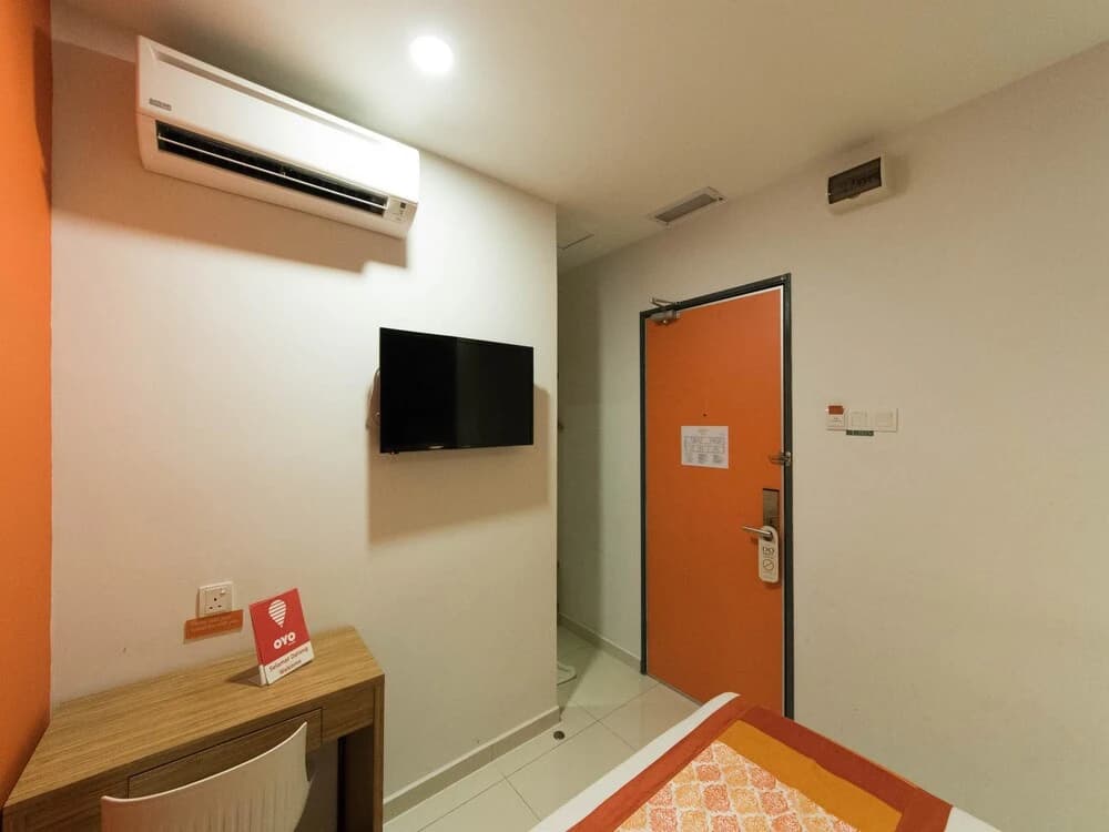 OYO 145 Sovotel Hotel Uptown 36 - photo 5