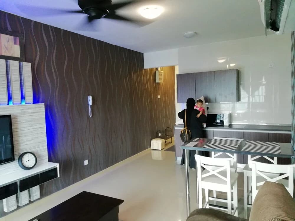 Lawang Suite 1 Bedroom Corner Apartment - photo 15