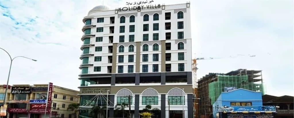 Holiday Villa Hotel & Suites - main photo