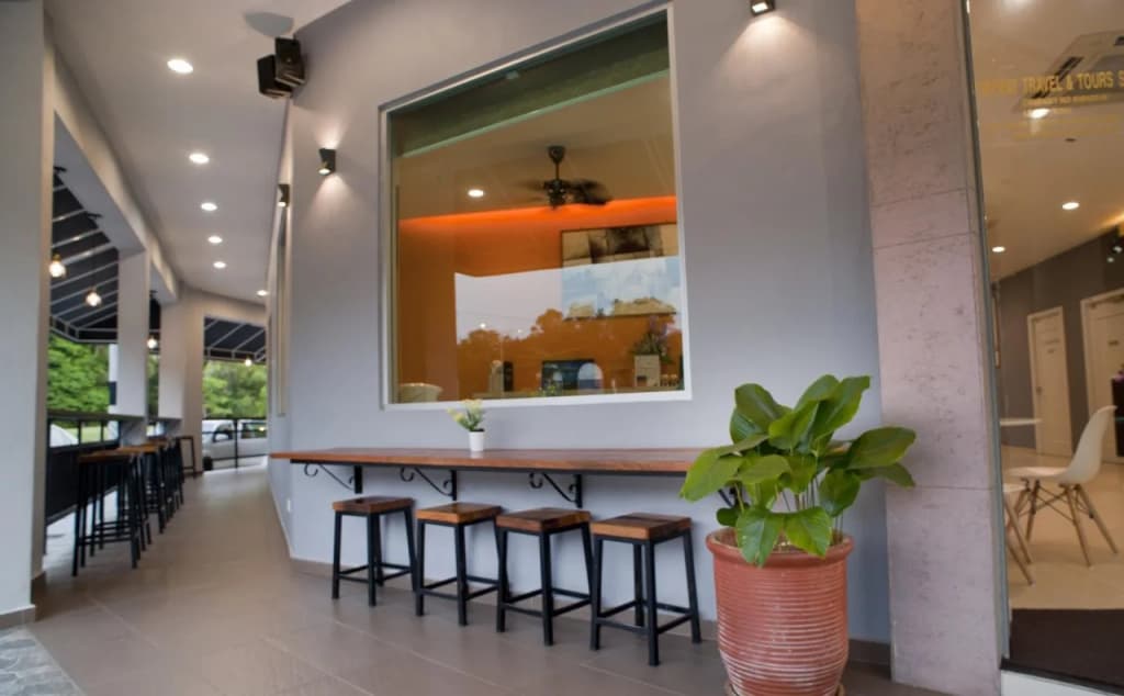 Big Orange Hotel - photo 17