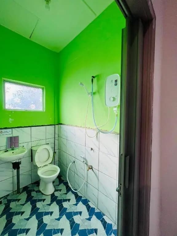 Vhey’s Guests House - photo 5