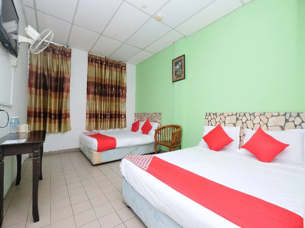 OYO 850 Gold Star Hotel - photo 2