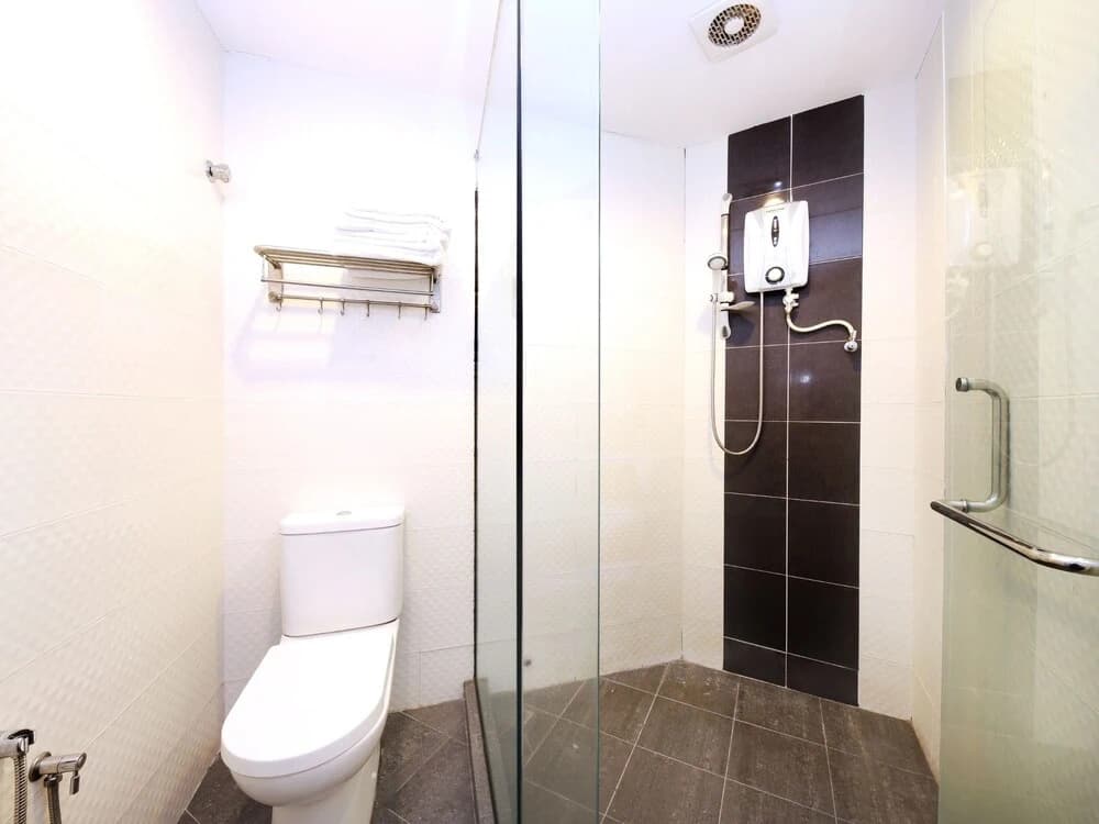 Marvelton Hotel by OYO Rooms - photo 8