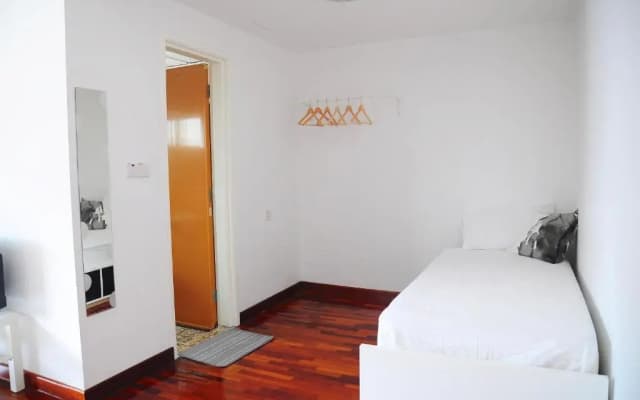Grayhaus Guest House - photo 2