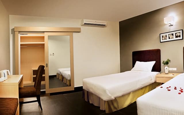 Sky Hotel Selayang - photo 5