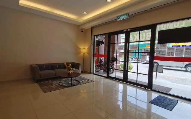 Lumut Hotel - photo 2