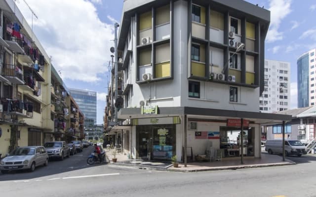 OYO 228 Basic Hotel - photo 4