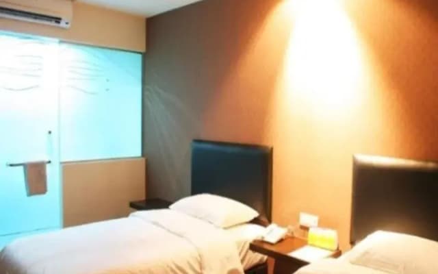 Hotel CIQ Taman Desa Tebrau - photo 2