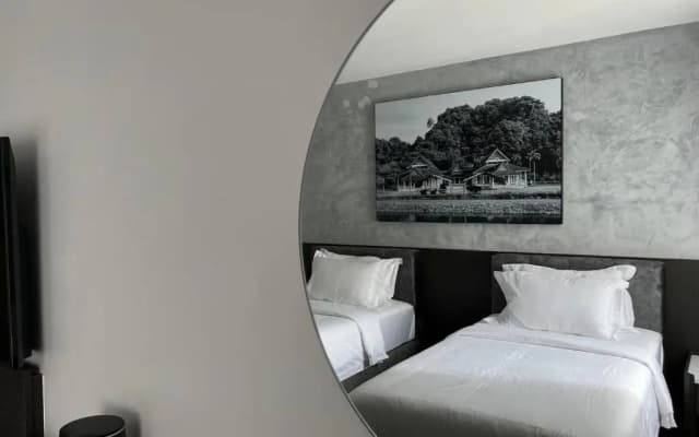 All In Hotel - photo 4