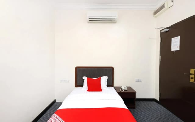 Comfort Hotel By OYO Rooms - photo 2
