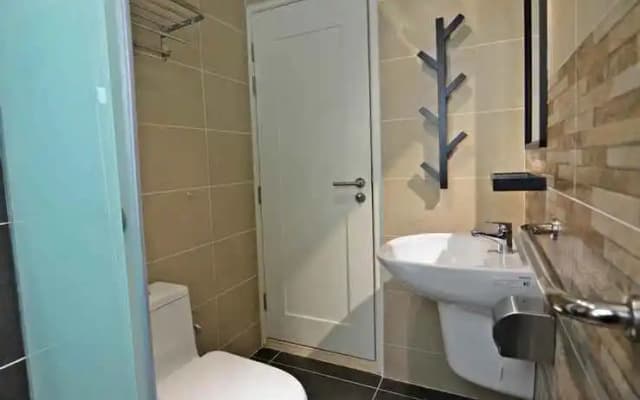 A 2Br Tritower Suite Next To Jb Ciq, Jbcc & Capri - photo 3
