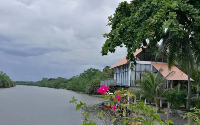 Homestay Ala Riverview Lodge Kota Bharu - photo 2