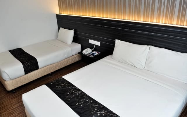 Signature Hotel - photo 2