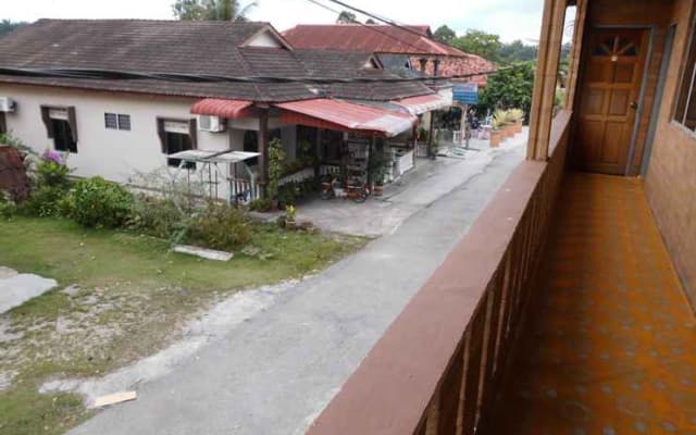 D'Aman Homestay Parit Raja Darat - photo 4