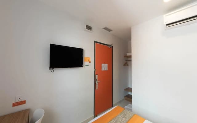 OYO 145 Sovotel Hotel Uptown 36 - photo 4