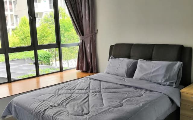 Univ 360 Cozy Apartment with Pool View - photo 4