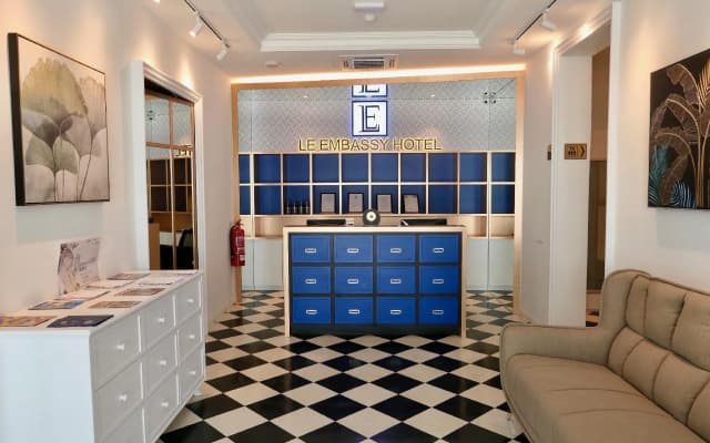Le Embassy Hotel Georgetown - photo 4