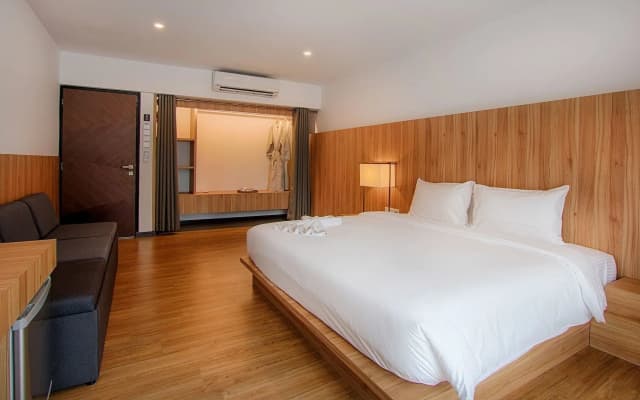 Lot 33 Boutique Hotel - photo 4