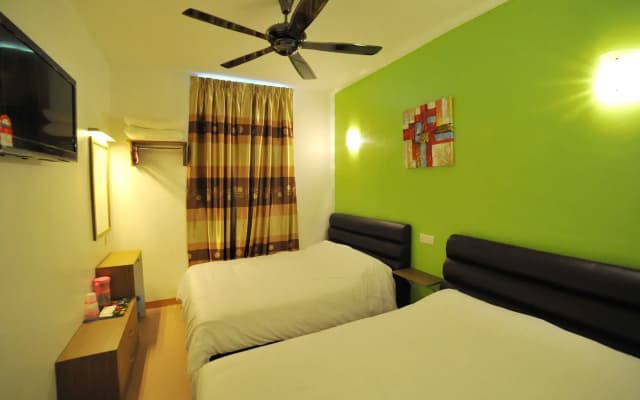 OYO 850 Gold Star Hotel - photo 3