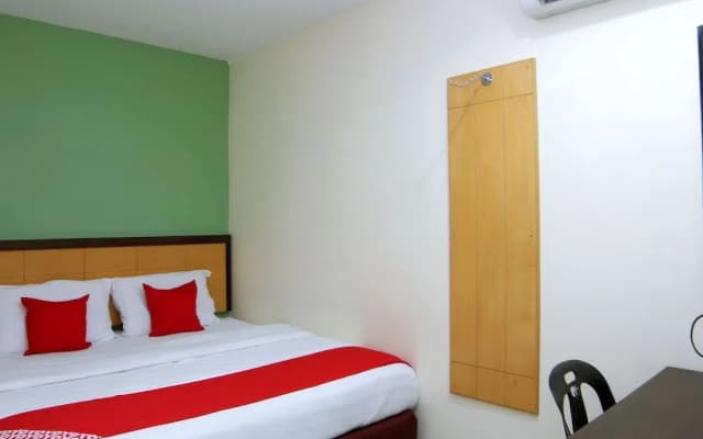 OYO 44054 Holiday Mansion Inn - photo 5