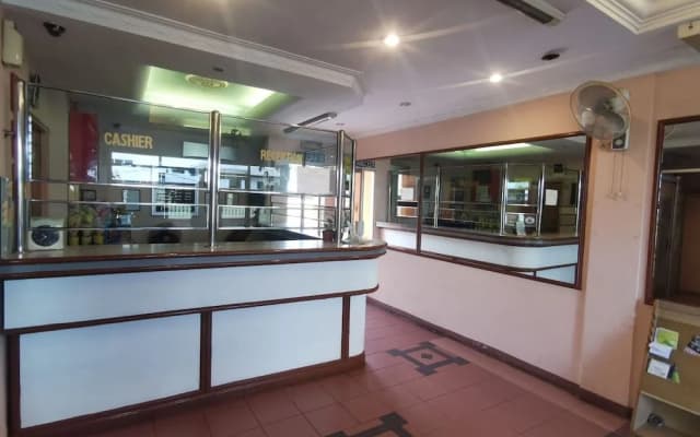 OYO 89864 Hotel Holiday Park - photo 2