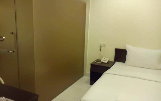 YB One Hotel - photo 5