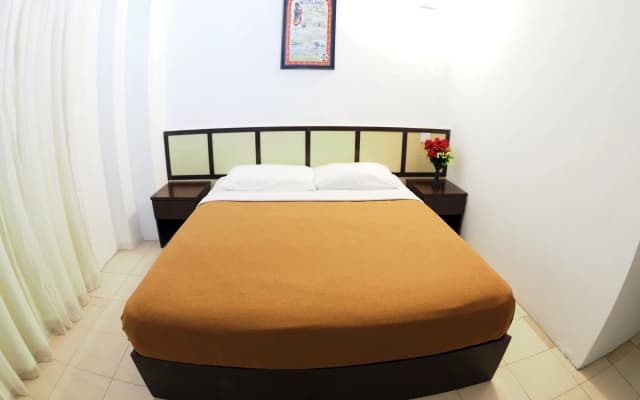 Hash House Hotel - photo 3