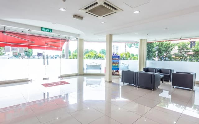 906 Hotel Airport - photo 2