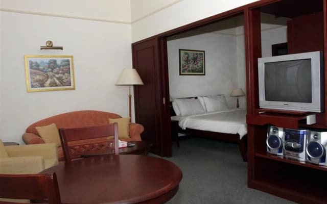Luxury Serviced Suites @ Times Square - photo 2