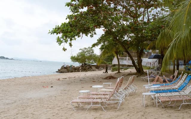 J Beach Suites At Paradise Rainbow Beach Resort - photo 4
