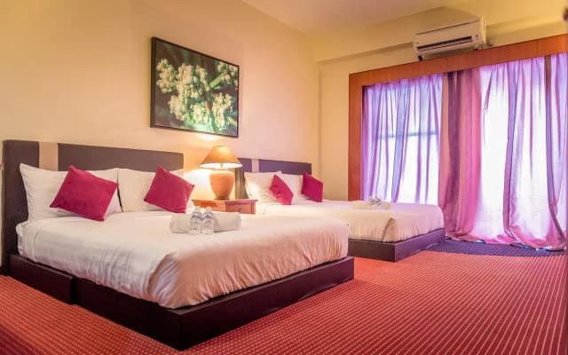 J Beach Suites At Paradise Rainbow Beach Resort - photo 3