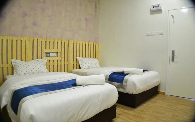 Swing & Pillows - Kota Warisan - photo 5