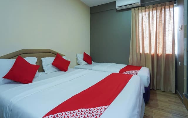 OYO 1094 Q One Hotel Dengkil - photo 4