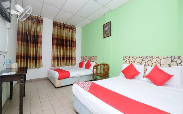 OYO 850 Gold Star Hotel - photo 2