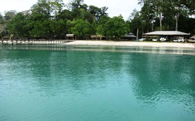 Survivor Lodge Pulau Tiga - photo 2