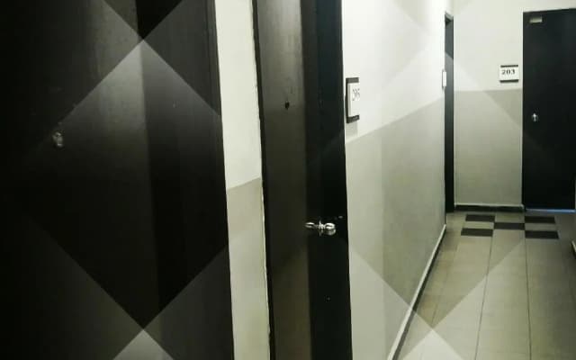 S Avenue Hotel - photo 2